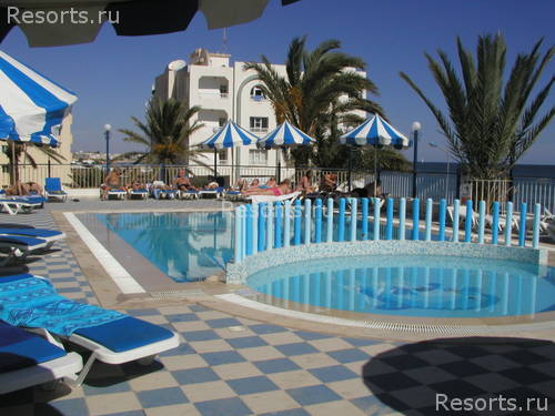 Dreams Beach Hotel 8